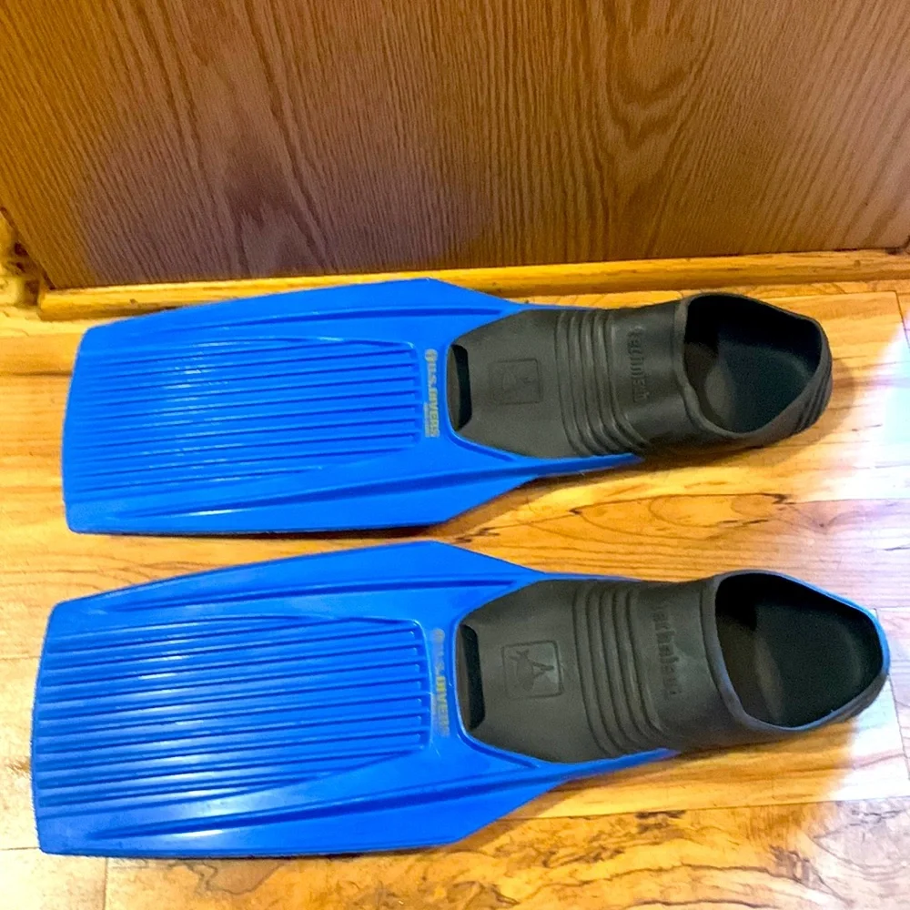 US DIVERS Aqua Lung Technisub 4 - 5 youth 36 kids fins flippers diving swimming